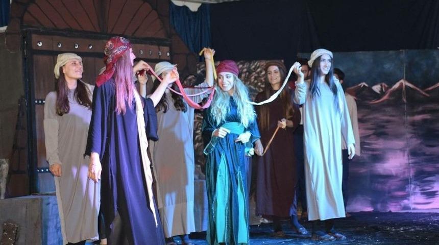 Kozluk&rsquo;ta &rsquo;mahmud İle Yezida&rsquo; Tiyatro Oyununa Yoğun İlgi