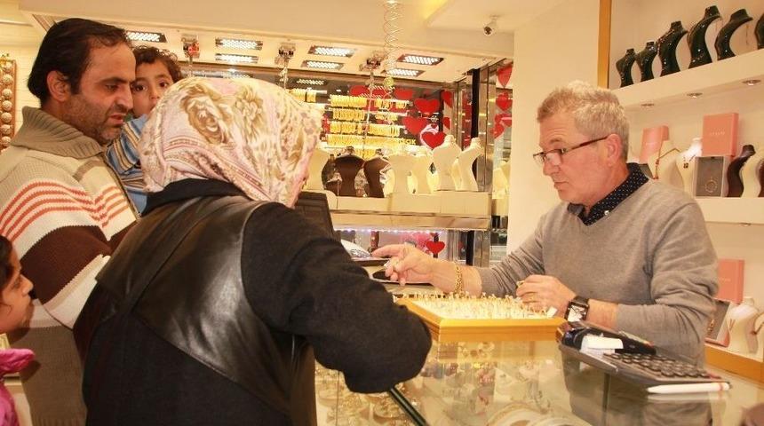 Anneler G&uuml;n&uuml; &Ouml;ncesi Kuyumcuların Y&uuml;z&uuml; G&uuml;l&uuml;yor