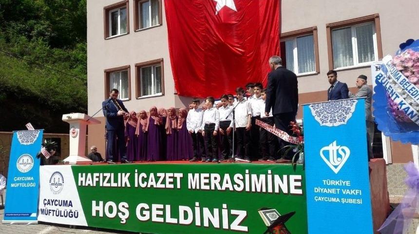 &Ccedil;aycumada &rsquo;hafızlık İcazet Ve Ta&ccedil; Giyme Merasimi&rsquo; Yapıldı