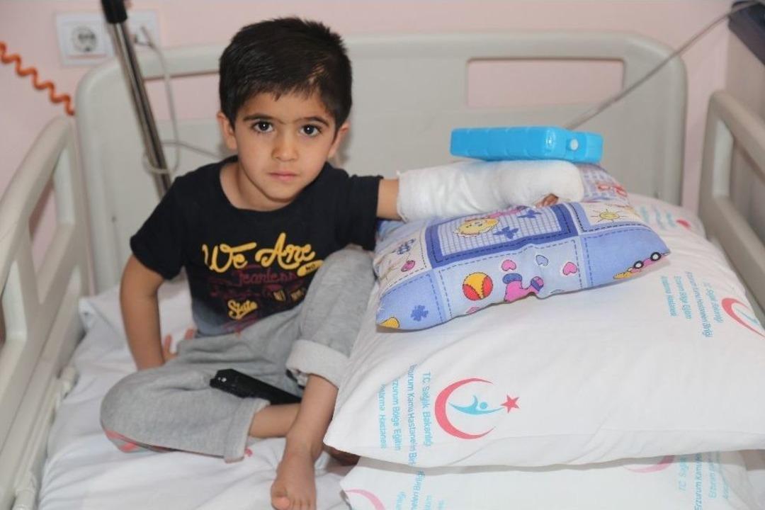4 Yaşında Ki Eli Ters Olan K&uuml;&ccedil;&uuml;k Şiar Sağlığına Kavuştu