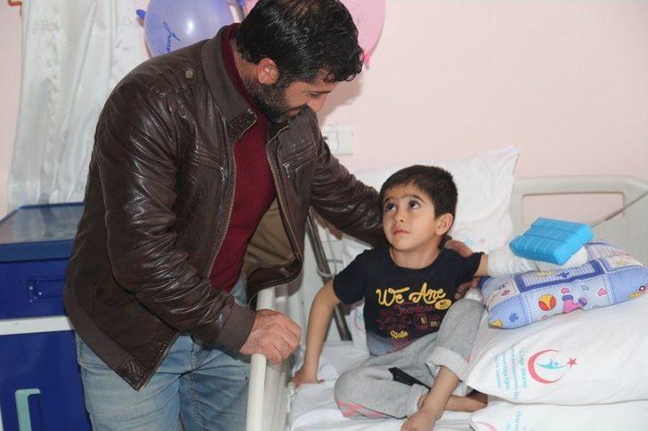 4 Yaşında Ki Eli Ters Olan Küçük Şiar Sağlığına Kavuştu G2