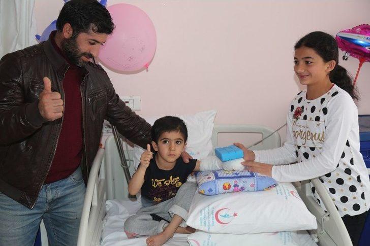 4 Yaşında Ki Eli Ters Olan Küçük Şiar Sağlığına Kavuştu G4
