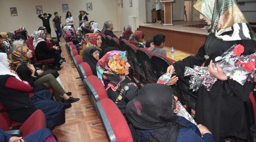 Kahta Metem Anneler G&uuml;n&uuml;n&uuml; Kutladı