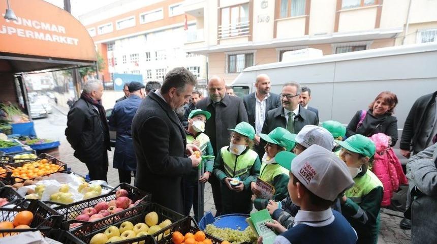 Minik Temizlik İş&ccedil;ileri Sokakları Temizledi