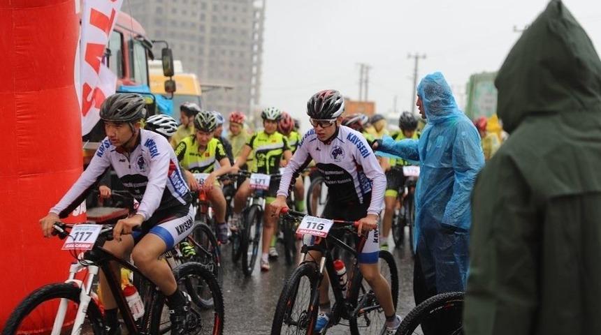 Mardin&rsquo;de Dağ Bisikleti Yarışması D&uuml;zenlendi