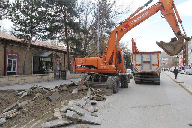 Yeni Sezon Yol Ve Kaldırım Yapım Çalışmaları Başladı