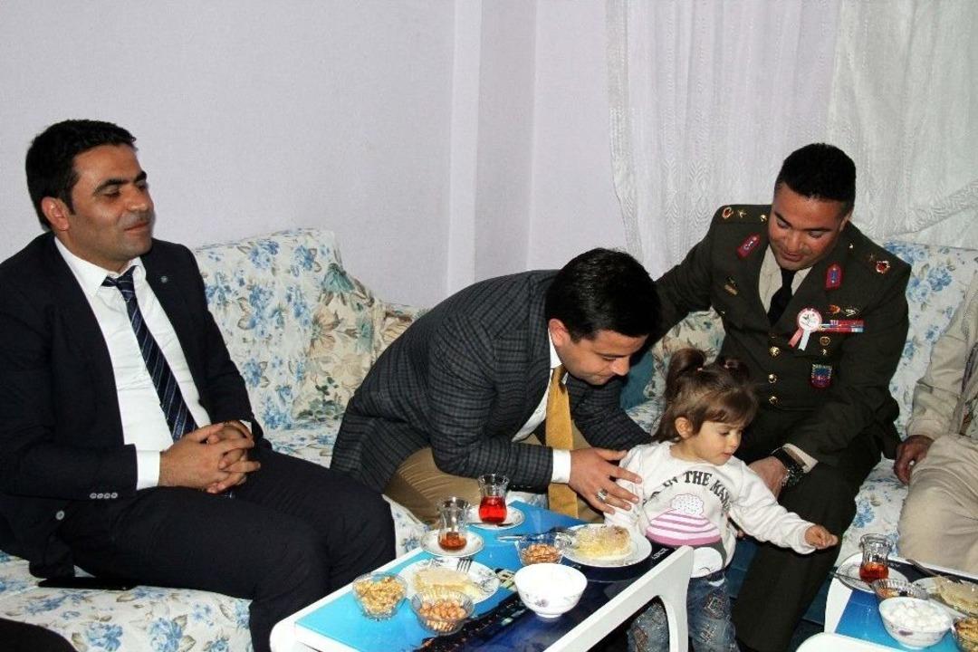 Kaymakam Hamitoğlu&rsquo;ndan Şehit Ailelerine Ziyaret