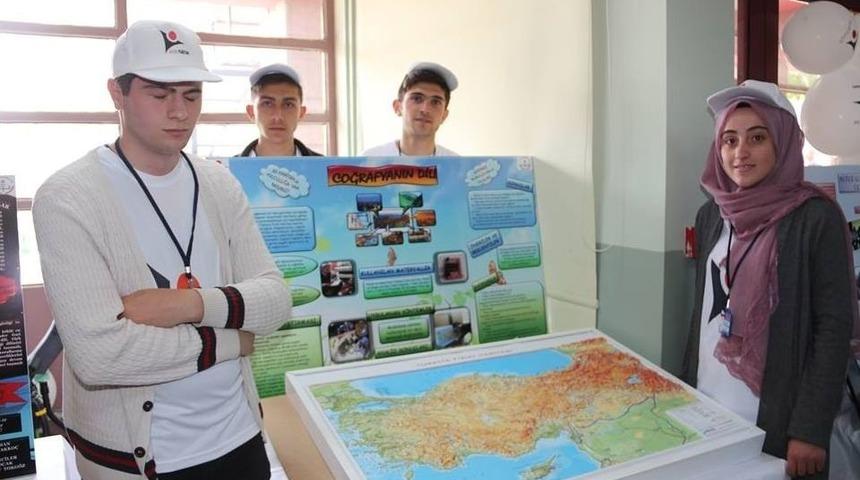 Oltu Yusuf Ziyabey Kız Anadolu Lisesi’nde Bilim Fuarı Sergisi