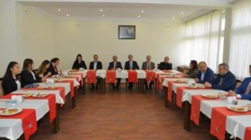 Rekt&ouml;r Karakaya: "akademisyenlerin Birincil G&ouml;revi Bilim &Uuml;retmek"