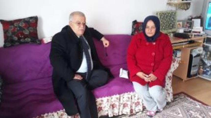 Vali Şent&uuml;rk &Ccedil;eki&ccedil; Ali&rsquo;nin Torununu Ziyaret Etti