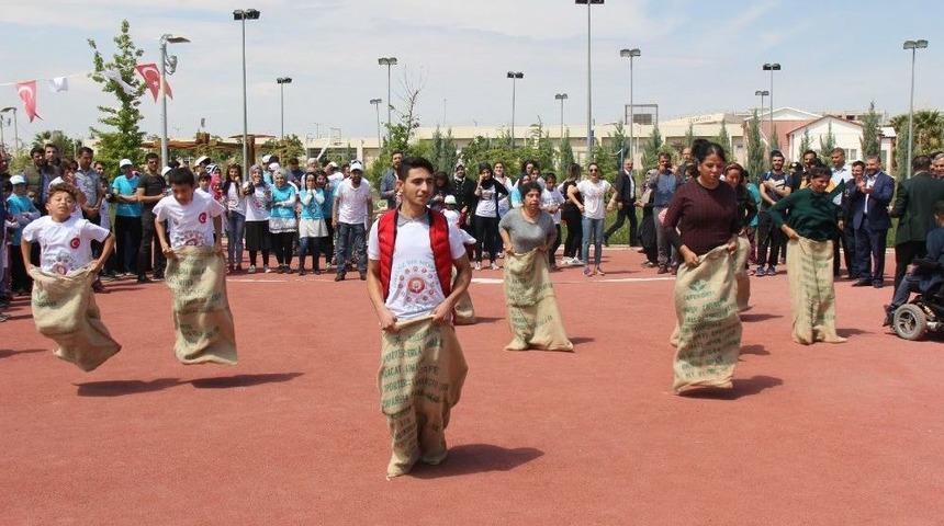 Engelsiz Bireyler G&ouml;n&uuml;llerince Eğlendi