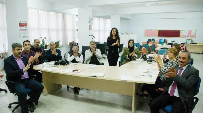 İşaret Dili &Ouml;ğrenen &Ouml;ğretmenler Klip &Ccedil;ekti