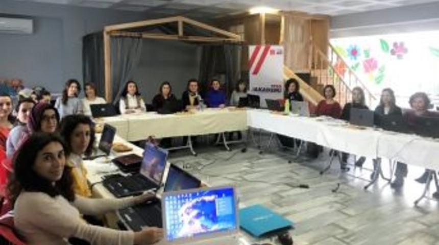 Btso&rsquo;dan Anaokulu &Ouml;ğretmenlerine Kodlama Eğitimi