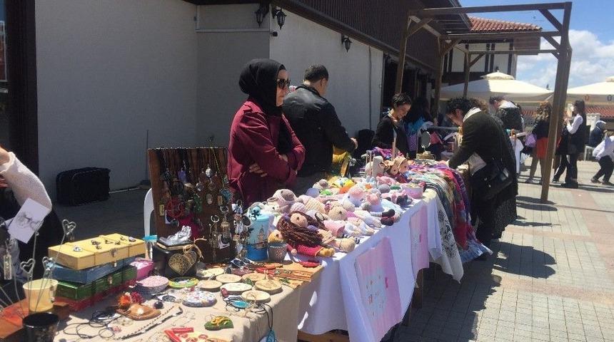 &Uuml;sk&uuml;darlı Anneler Kahvaltıda Bir Araya Geldi