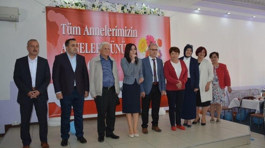 Ak Parti&rsquo;den Anneler G&uuml;n&uuml; Kutlaması