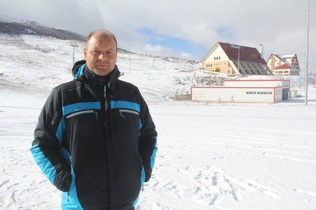 Sivas&rsquo;ta Kayak Merkezine Mevsimin İlk Karı Yağdı 1