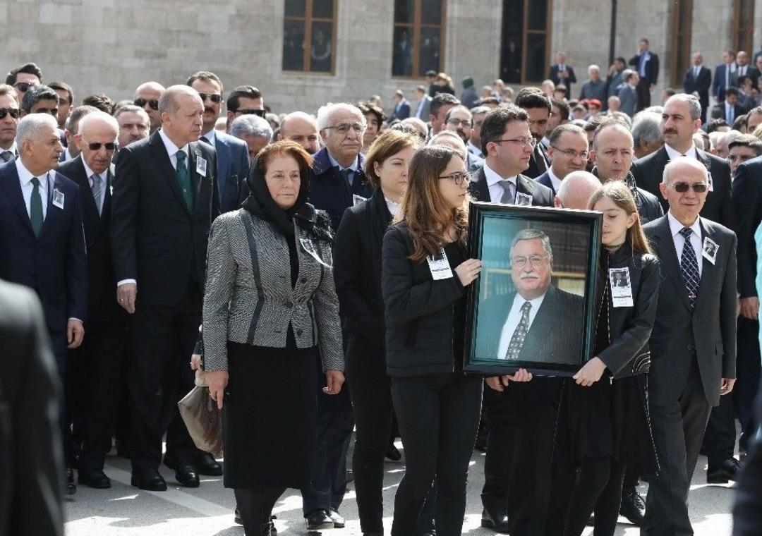 Hasan Celal G&uuml;zel İ&ccedil;in Tbmm&rsquo;de T&ouml;ren D&uuml;zenlendi