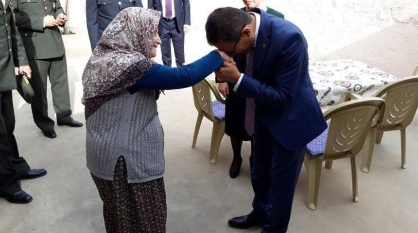 Kaymakam U&ccedil;gun&rsquo;dan Şehit Ailelerine Ziyaret