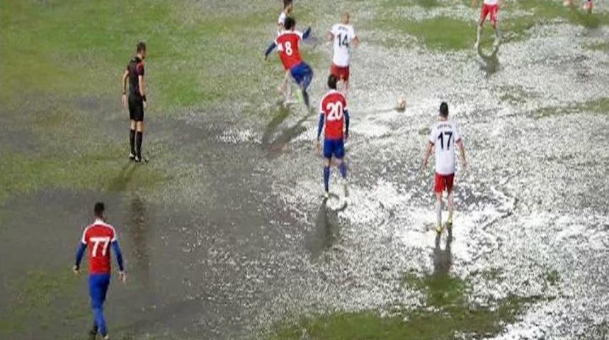 Yeşil Sahalarda Su Topu Gibi Futbol Ma&ccedil;ı