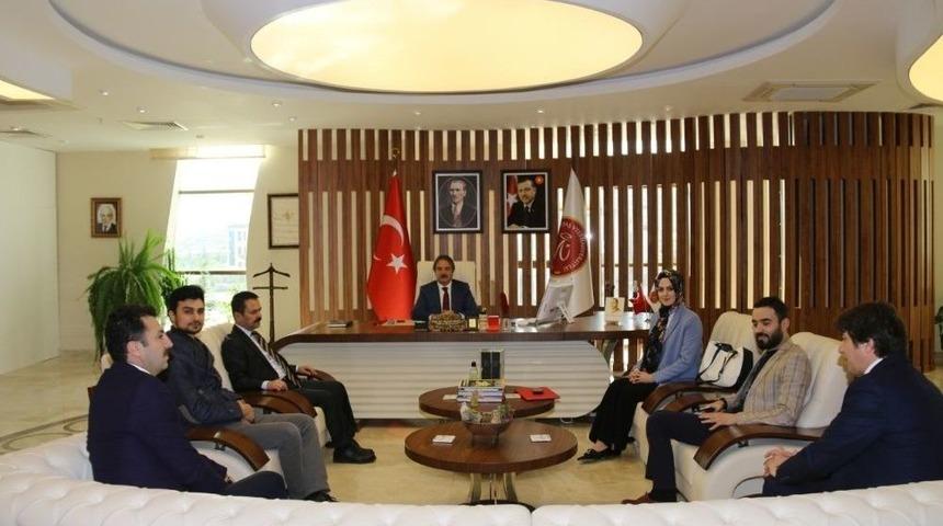 Rekt&ouml;r Bağlı, Iı. Abd&uuml;lhamid Han&rsquo;ın Torunu Osmanoğlu&rsquo;nu Makamında Ağırladı