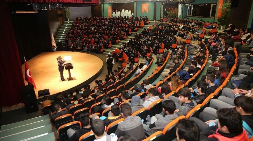 Vakkasoğlu, Darıca’da Gençlerle Bir Araya Geldi