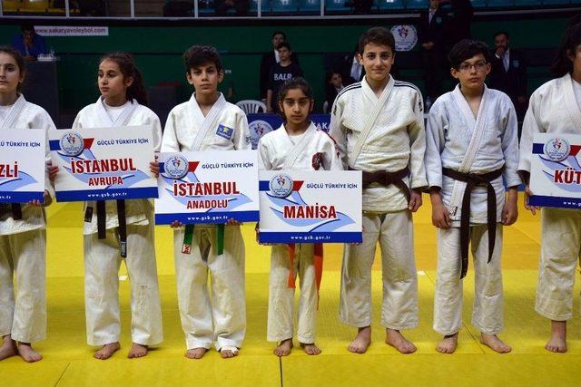 Manisa Büyükşehir Belediyespor Judoda Madalyaları Topladı