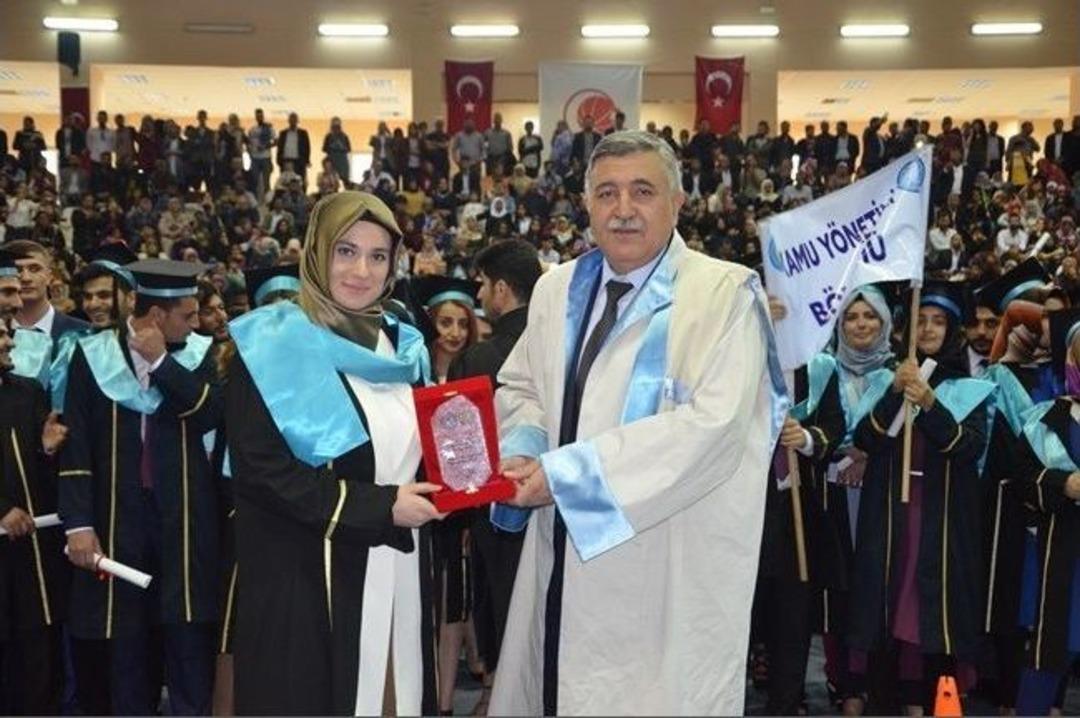 Harran &Uuml;niversitesinde Mezuniyet Sevinci