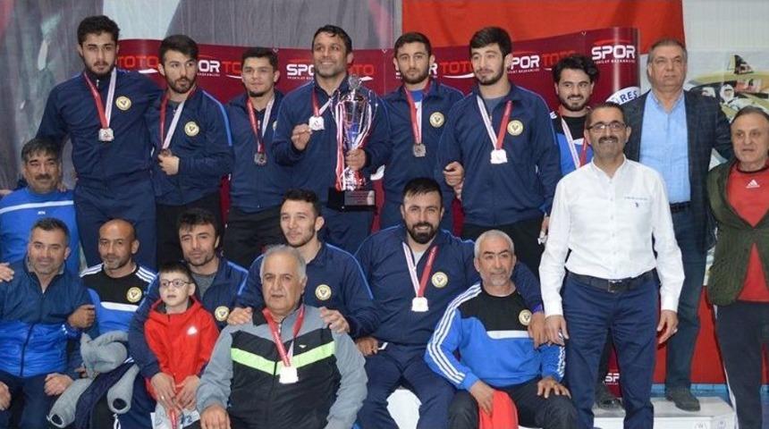 Y&uuml;reğir Belediyesi G&uuml;reşte 1. Lige Y&uuml;kseldi