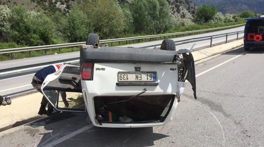 Takla Atan Otomobil Hurdaya D&ouml;nd&uuml;: 2 Yaralı