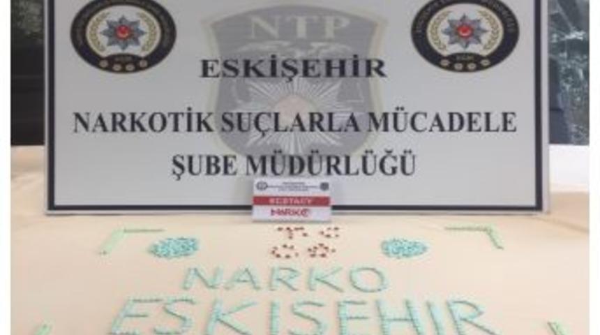 Eskişehir&rsquo;de Y&uuml;zlerce Uyuşturucu Hap Ele Ge&ccedil;irildi