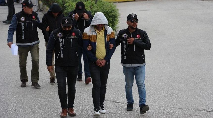 Uyuşturucu Satıcıları Adliyeye Sevk Edildi