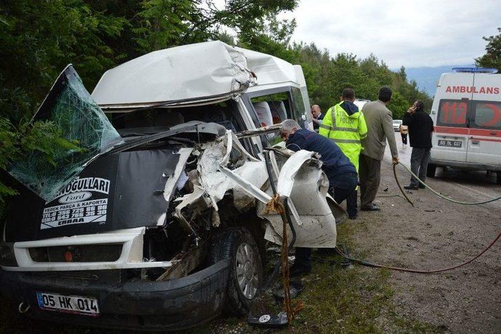 Nişana Giderken Kaza Yaptılar: 11 Yaralı G1