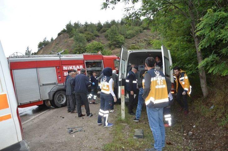 Nişana Giderken Kaza Yaptılar: 11 Yaralı G3