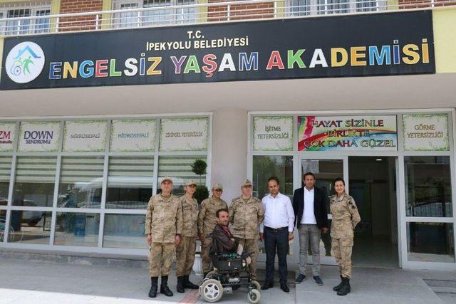 Jandarmadan Engelsiz Yaşam Akademisi’ne Ziyaret