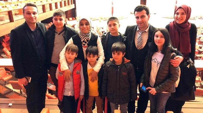 T&uuml;rk Ve Suriyeli &Ouml;ğrenciler Gazi Meclisi Ziyaret Etti