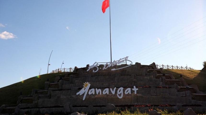 Manavgat Yemişli Mesire Alanına Dev T&uuml;rk Bayrağı