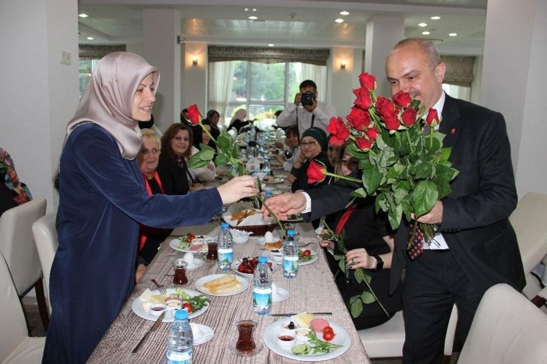 Ak Parti Anneleri Unutmadı