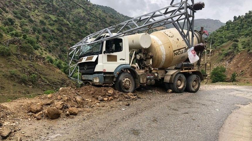 Elektrik Direği Hayat Kurtardı