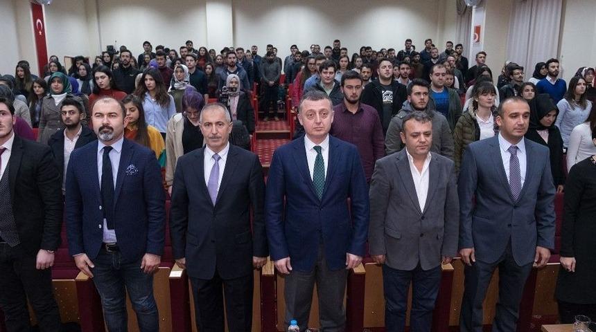 Vali B&uuml;y&uuml;kakın, &Ouml;ğrencilerle Bir Araya Geldi