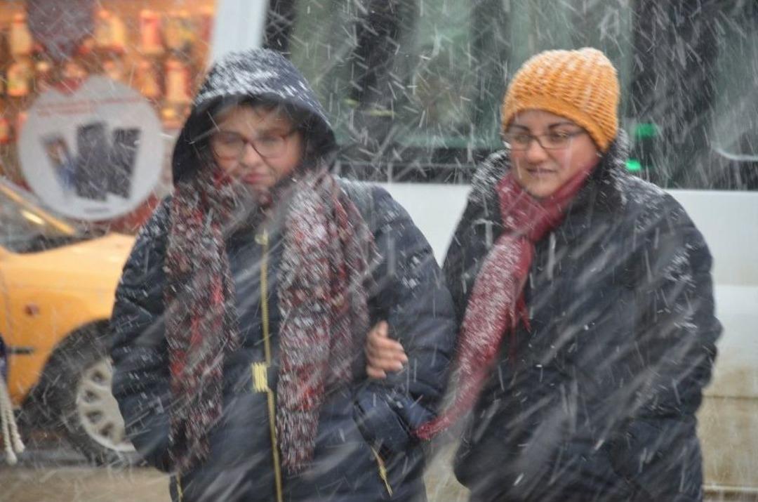 Y&uuml;ksekova&rsquo;da Kar Yağışı