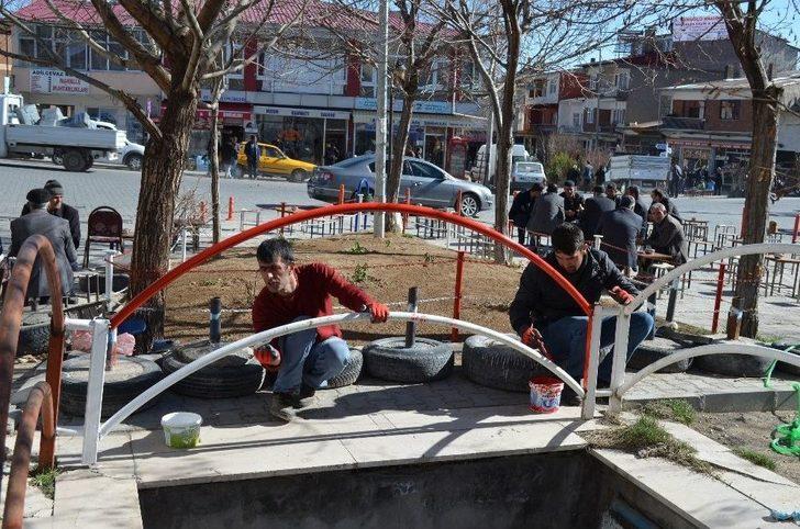 Adilcevaz’da Park Ve Mezarlıklarda Bahar Temizliği G2