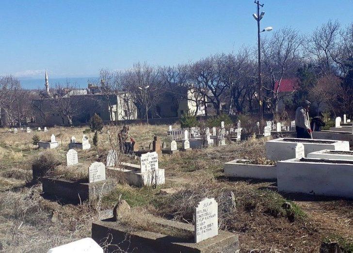 Adilcevaz’da Park Ve Mezarlıklarda Bahar Temizliği G4