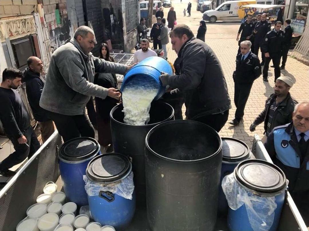 Reyhanlı&rsquo;da Tonlarca, S&uuml;t Ve S&uuml;t S&uuml;r&uuml;nleri İle Tavuk Ve Koyun Eti İmha Edildi