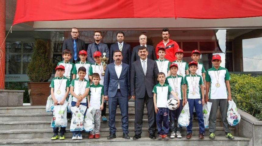 Fadıloğlu Şampiyonları Ağırladı