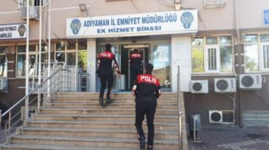 Parkta &Uuml;zerinde Uyuşturucu Yakalanan Şahıs Tutuklandı