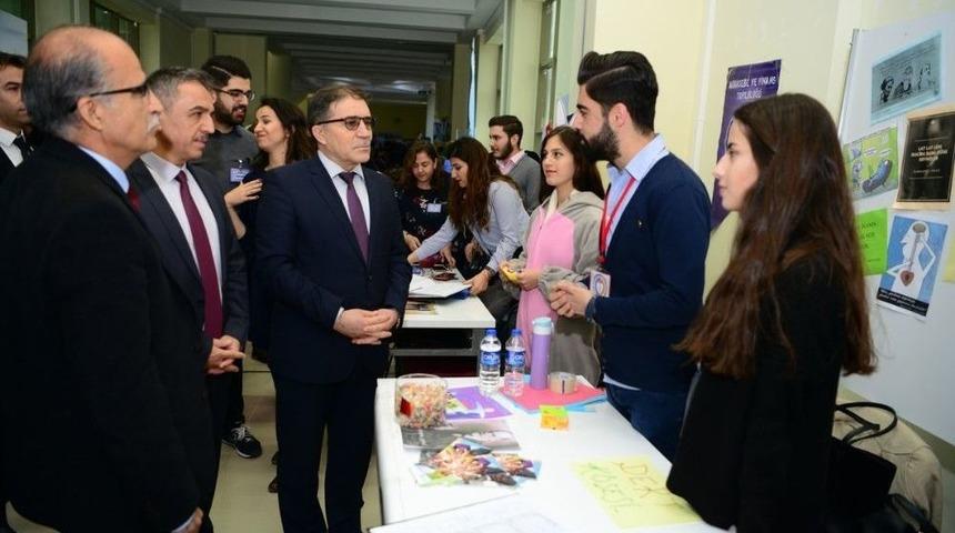 Uşak Üniversitesi Öğrenci Toplulukları Stant Açtı