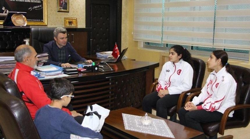 Hanili D&uuml;nya Şampiyonu Kick Boks&ccedil;ulara &Ouml;d&uuml;l