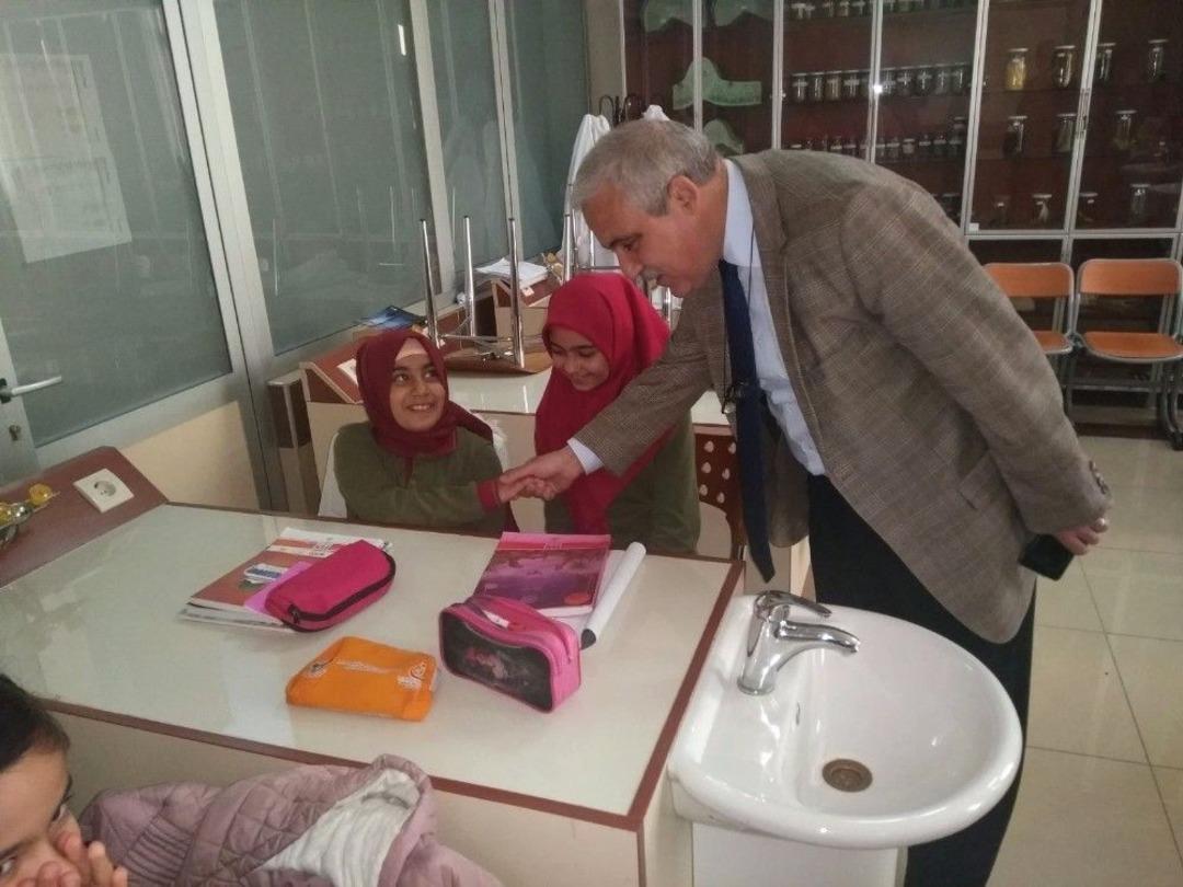 Vali G&uuml;ven&ccedil;er&rsquo;den Proje Okuluna İnceleme