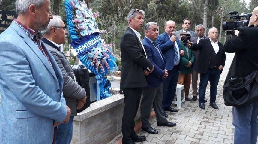 "şampiyon Ali" Mezarı Başında Anıldı