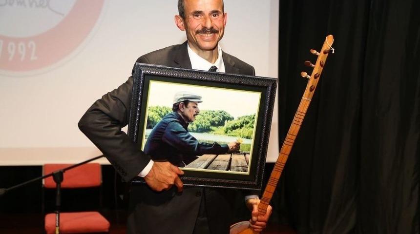 Neşet Ertaş, T&uuml;rk&uuml;leriyle Anıldı